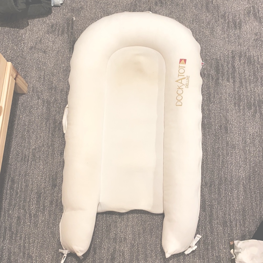 Baby lounger/dock.
